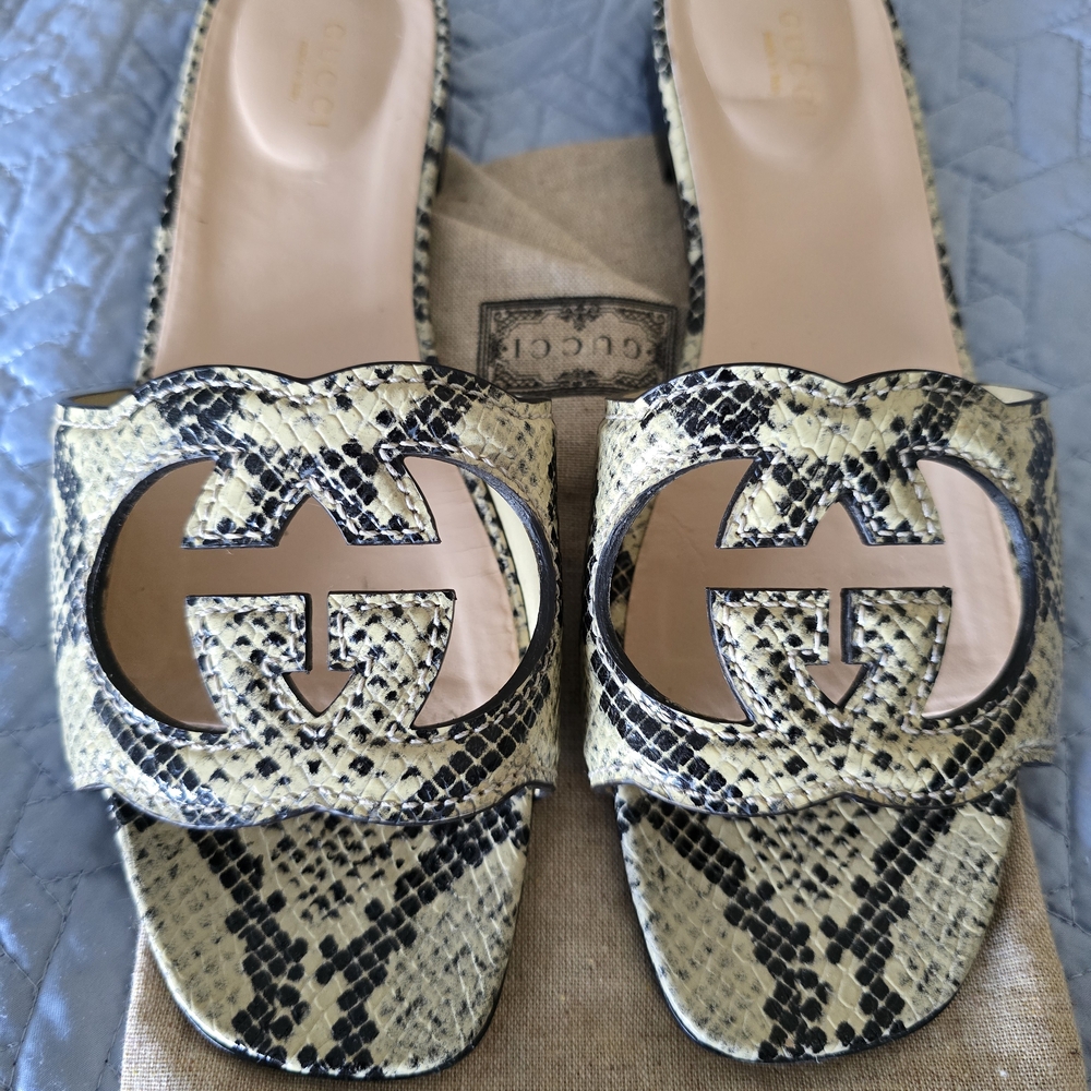 Gucci Interlock G Women's Black and Cream Snakeskin Slide Sandals 8.5 38.5 - Picture 2 of 9